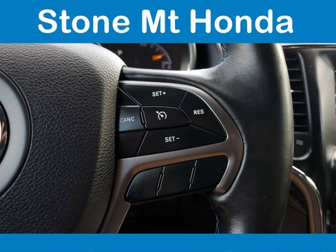 Used 2019 Jeep Grand Cherokee Laredo AWD/4WD image 24