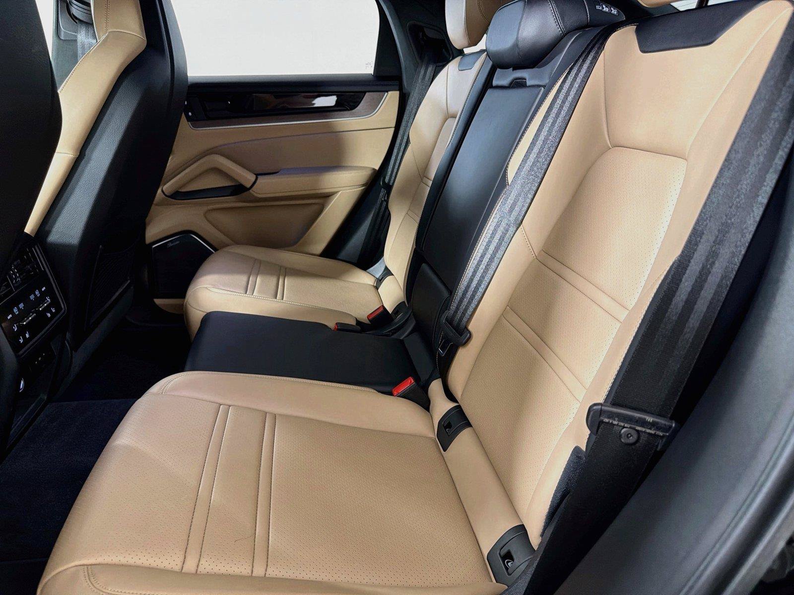 Certified 2025 Porsche Cayenne S AWD/4WD image 26