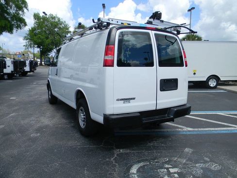 Used 2018 Chevrolet Express 2500 w/ Driver Convenience Package RWD image 9