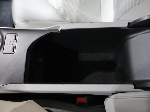 Used 2022 Toyota Camry XLE w/ Cold Weather Package FWD image 30