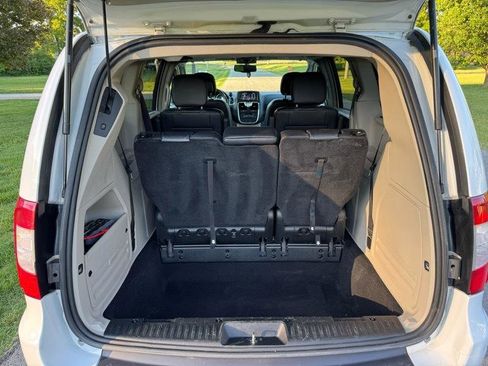 Used 2015 Chrysler Town & Country Touring-L w/ Driver Convenience Group FWD image 14