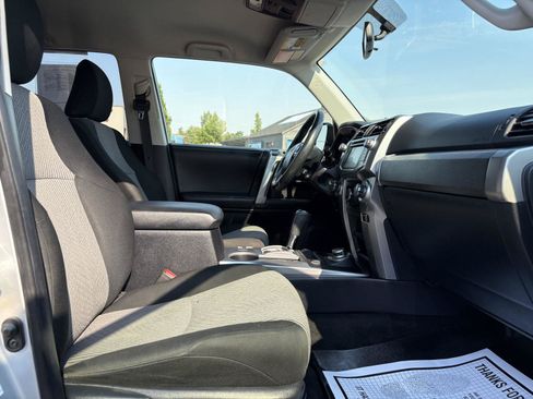 Used 2019 Toyota 4Runner SR5 AWD/4WD image 24