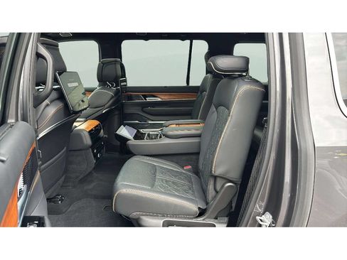Used 2025 Jeep Grand Wagoneer L Series III w/ Rear Seat Video Group 1 AWD/4WD image 13