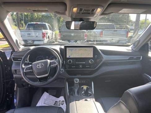Used 2023 Toyota Highlander Limited FWD image 31