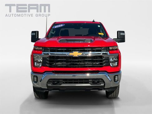 Used 2025 Chevrolet Silverado 2500 LT image 2