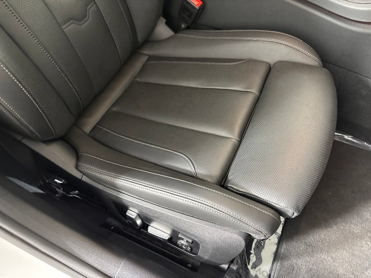 Used 2025 BMW 840i w/ Driving Assistance Package RWD image 37