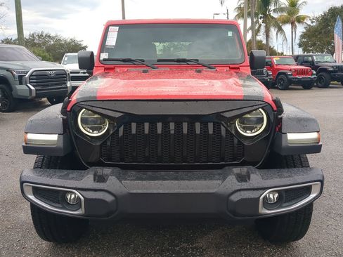 Used 2018 Jeep Wrangler Unlimited Sahara image 3