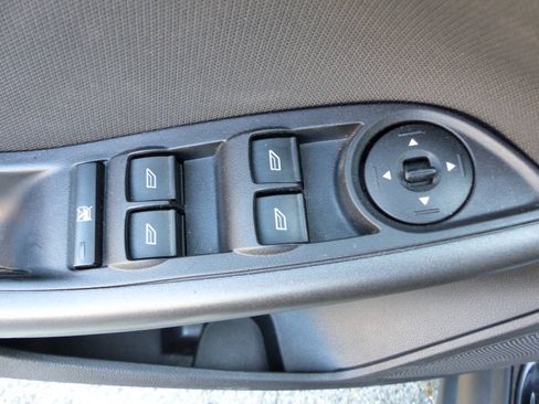 Used 2016 Ford Focus SE w/ Equipment Group 201A FWD image 20