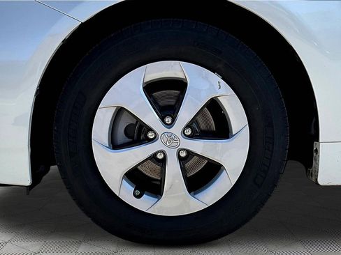 Used 2014 Toyota Prius Four image 31