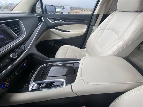 Used 2022 Buick Enclave Essence image 20