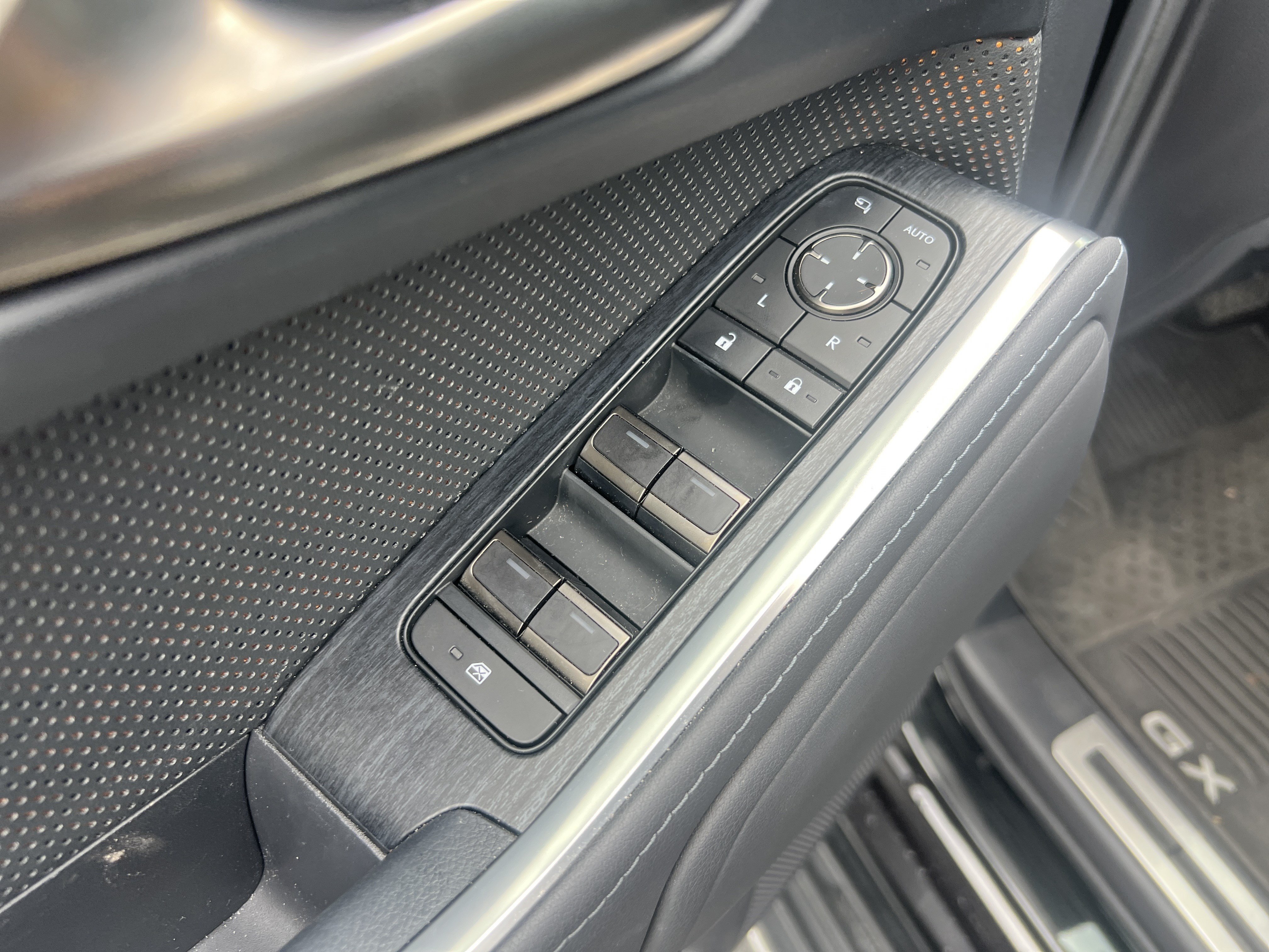 Used 2024 Lexus GX 550 w/ Accessory Package (Z1) AWD/4WD image 15