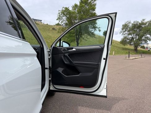 Used 2019 Volkswagen Tiguan SEL Premium AWD/4WD image 32