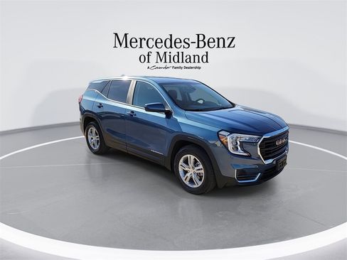Used 2024 GMC Terrain SLE image 2