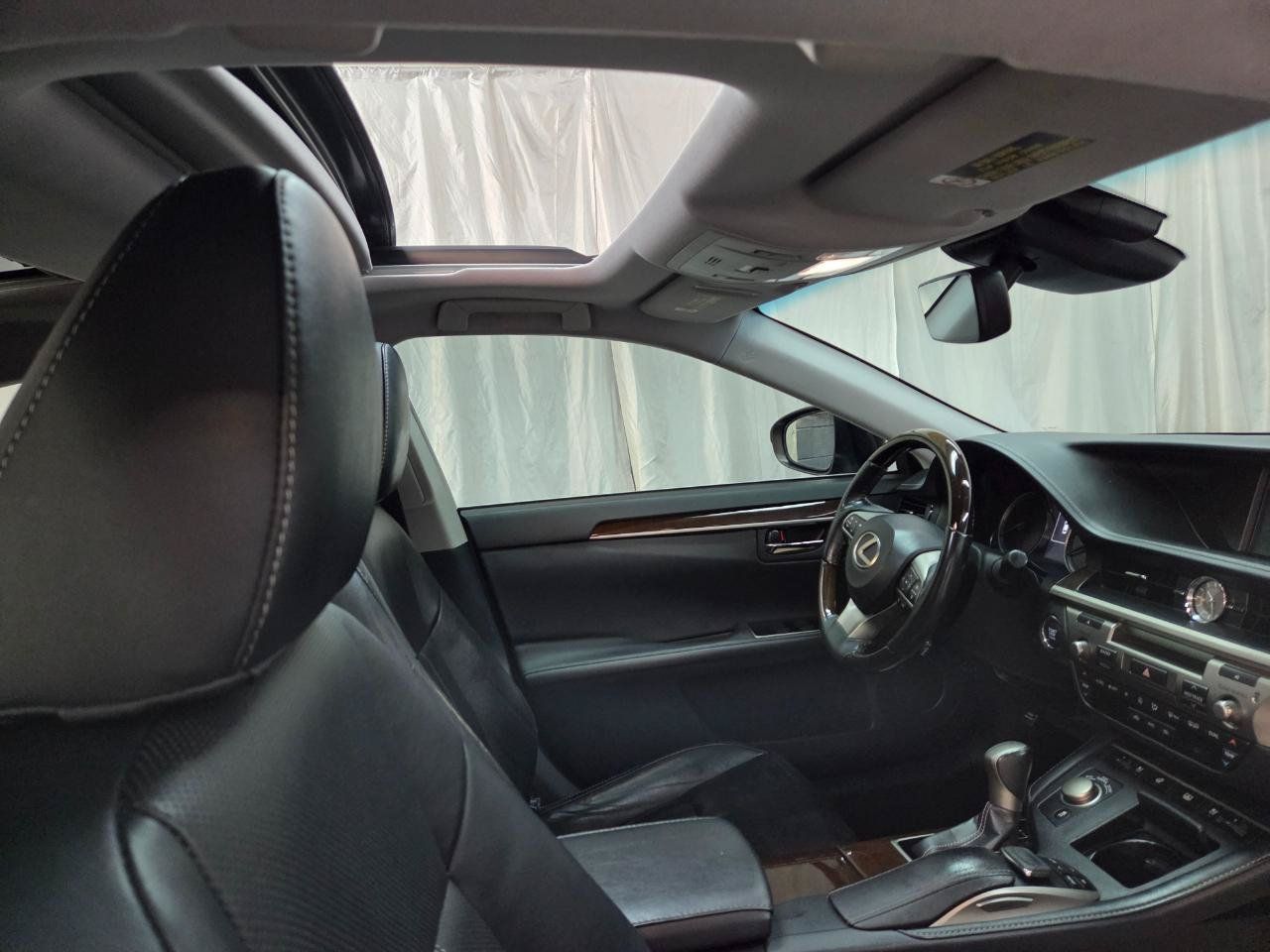 Used 2018 Lexus ES 350 w/ Luxury Package w/Wood Trim FWD image 24