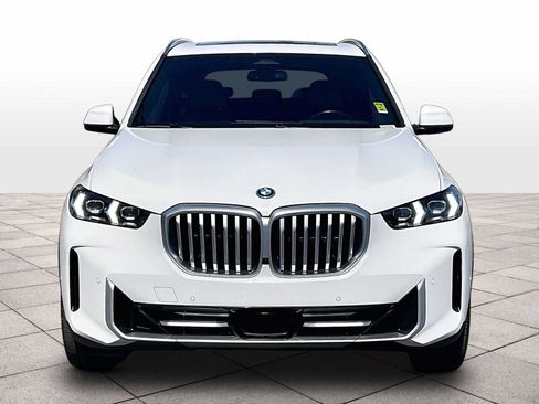 Used 2025 BMW X5 xDrive50e AWD/4WD image 3
