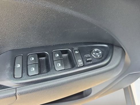 Used 2021 Hyundai Venue SE image 17