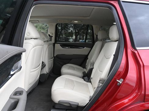 Used 2022 Cadillac XT6 Premium Luxury image 19