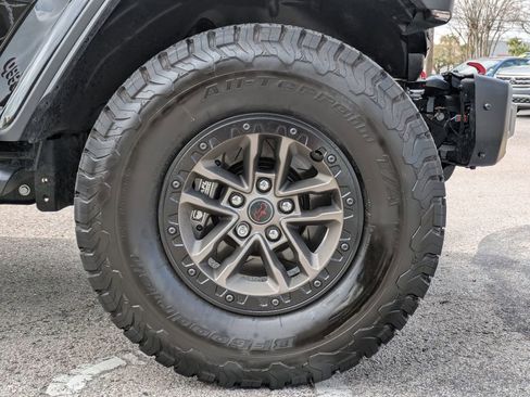 Used 2024 Jeep Wrangler Rubicon image 11