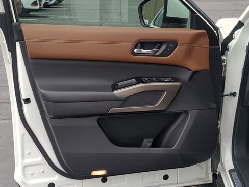 Used 2022 Nissan Pathfinder Platinum w/ Cargo Package image 14