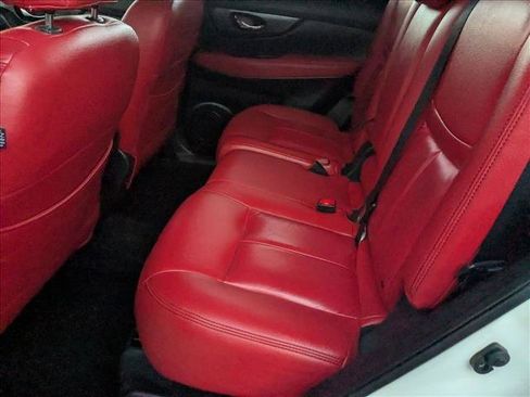 Used 2018 Nissan Rogue S image 18