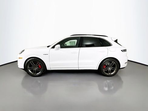 New 2026 Porsche Cayenne Turbo image 2