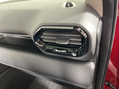 Certified 2025 Honda Pilot Touring image 10