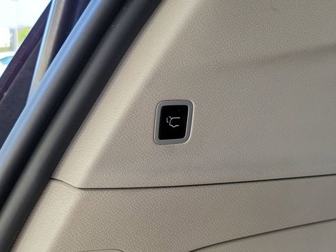 Certified 2023 Chrysler Pacifica Touring-L FWD image 23