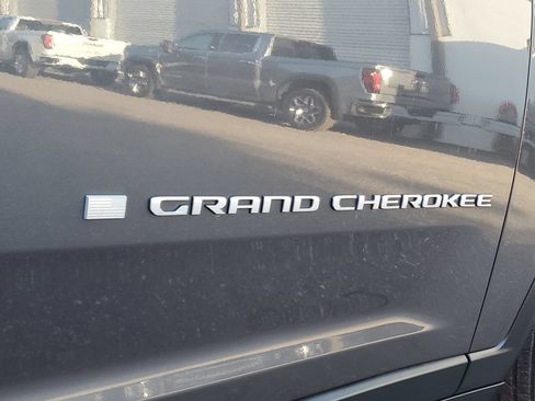 Used 2024 Jeep Grand Cherokee Limited RWD image 7