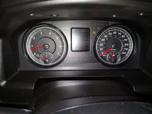 Used 2022 RAM 1500 4x4 Crew Cab Classic w/ Chrome Appearance Group image 21