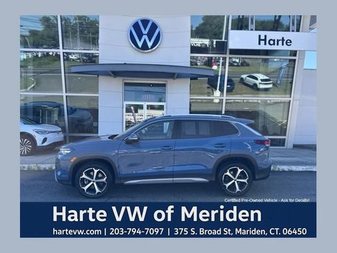 Certified 2025 Volkswagen Tiguan SE w/ Panoramic Sunroof Package AWD/4WD image 1