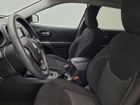 Used 2019 Jeep Cherokee Latitude w/ Popular Appearance Group FWD image 17