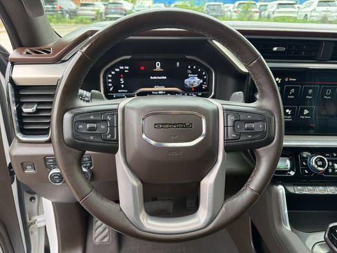 Used 2023 GMC Sierra 1500 Denali w/ Technology Package AWD/4WD image 18