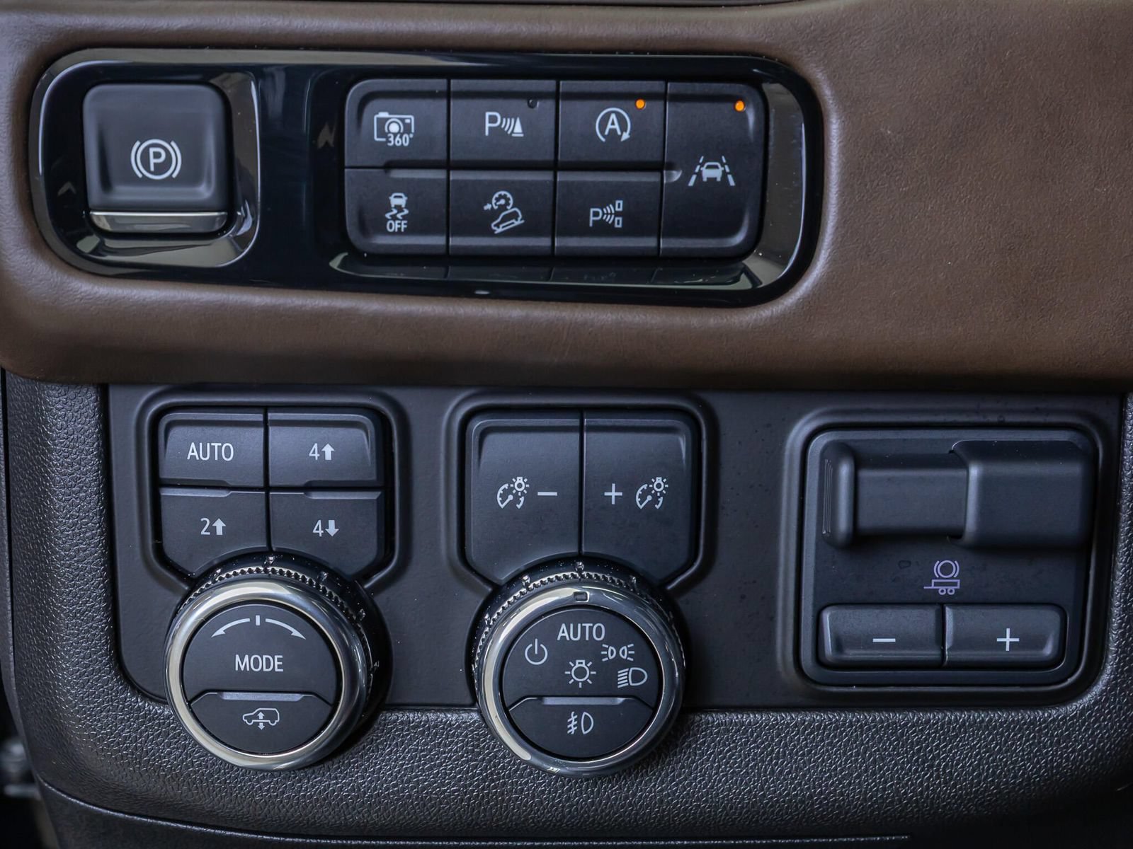 Used 2025 GMC Yukon Denali Ultimate AWD/4WD image 19