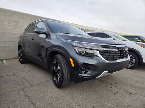 Certified 2025 Kia Seltos EX image 2