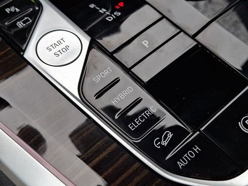 Used 2024 BMW X5 xDrive50e image 26