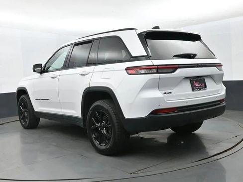 Used 2024 Jeep Grand Cherokee Altitude AWD/4WD image 9