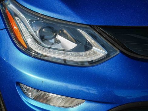 Used 2019 Chevrolet Bolt Premier FWD image 9