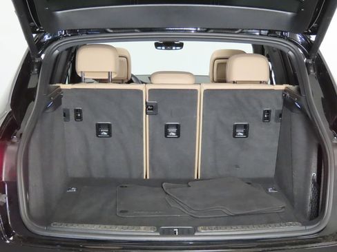 Certified 2025 Porsche Macan AWD/4WD image 47