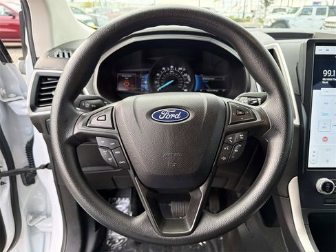 Used 2022 Ford Edge SE w/ Black Appearance Package image 9