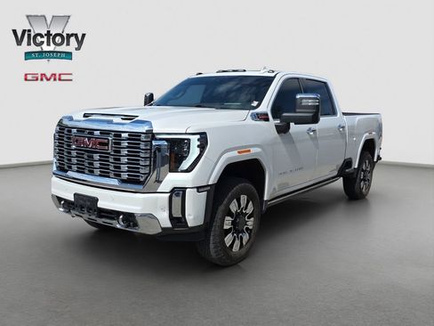 Used 2025 GMC Sierra 2500 Denali w/ Denali Reserve Package AWD/4WD image 3