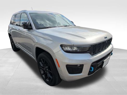 Used 2023 Jeep Grand Cherokee 30th Anniversary AWD/4WD image 7
