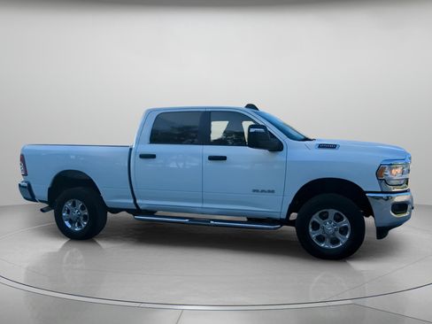 Used 2024 RAM 2500 Big Horn AWD/4WD image 34