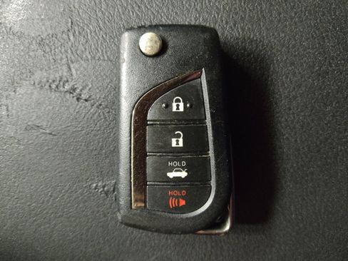 Used 2021 Toyota Camry LE FWD image 32