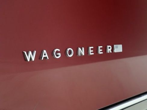 Used 2024 Jeep Wagoneer Series III w/ Premium Group I AWD/4WD image 10