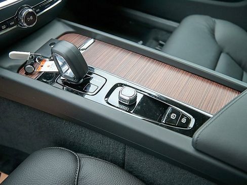 New 2026 Volvo V60 B5 Cross Country Plus w/ Climate Package image 17