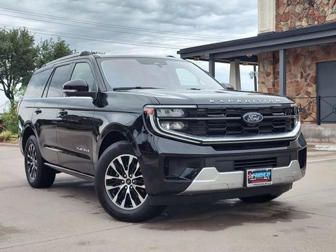 Used 2025 Ford Expedition Platinum AWD/4WD image 1