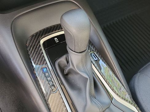 Used 2025 Toyota Corolla LE FWD image 27