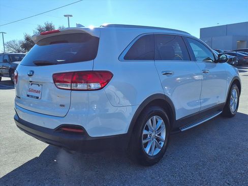 Used 2016 Kia Sorento LX w/ LX Convenience Package image 24