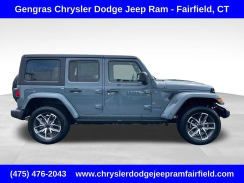 Used 2024 Jeep Wrangler Unlimited w/ Convenience Group AWD/4WD image 8