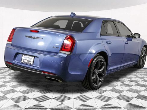Used 2022 Chrysler 300 Touring w/ Sport Appearance Package RWD image 14
